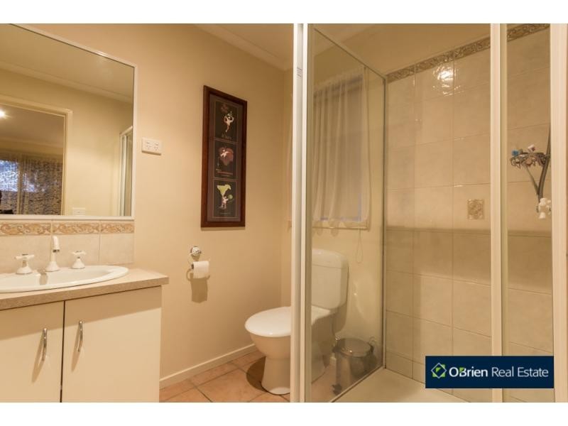 15 Masterton Place, Cranbourne East VIC 3977