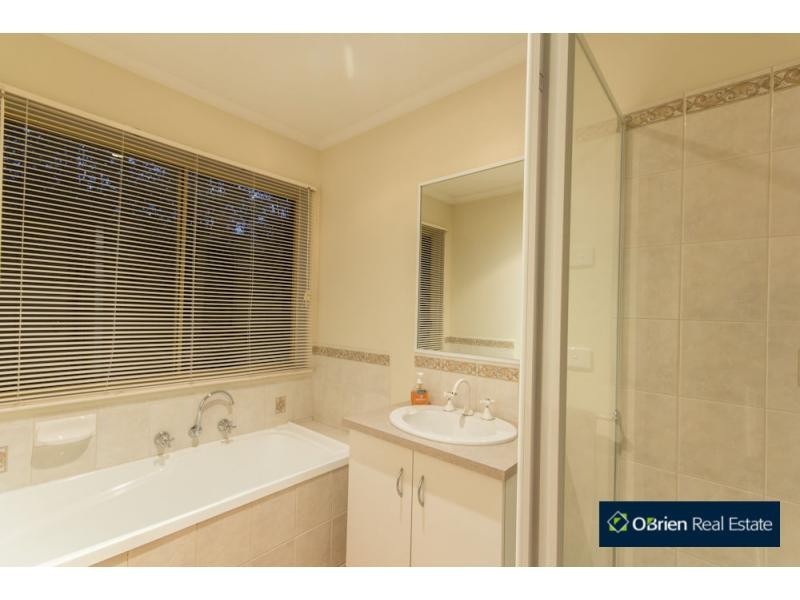 15 Masterton Place, Cranbourne East VIC 3977