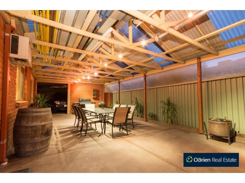 15 Masterton Place, Cranbourne East VIC 3977