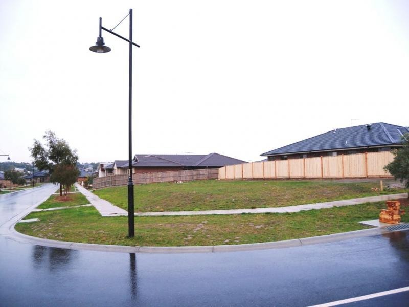 27 Rennison Drive, Cranbourne South VIC 3977