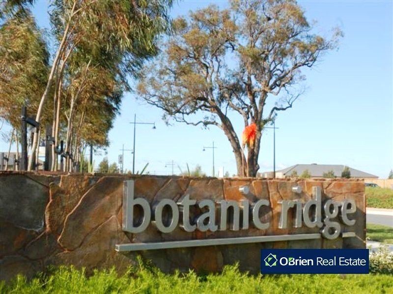 27 Rennison Drive, Cranbourne South VIC 3977