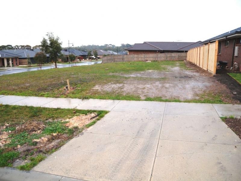 27 Rennison Drive, Cranbourne South VIC 3977