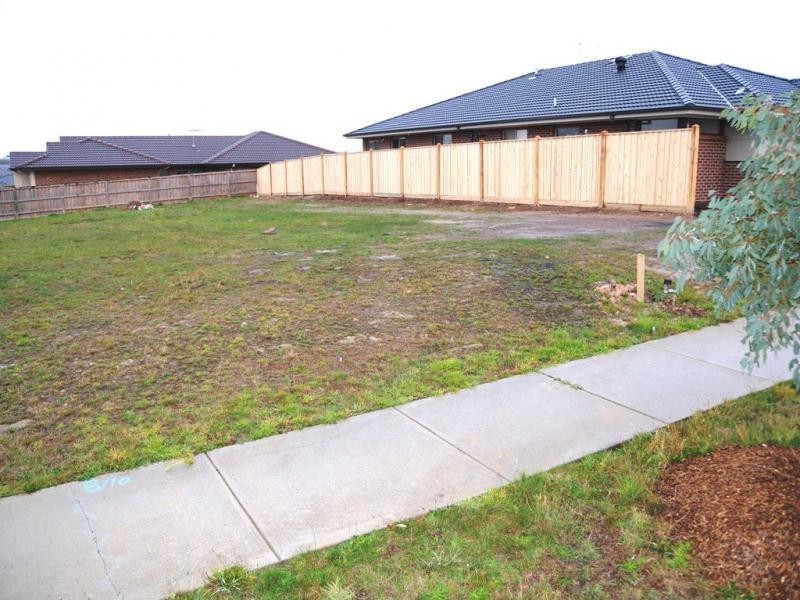 27 Rennison Drive, Cranbourne South VIC 3977