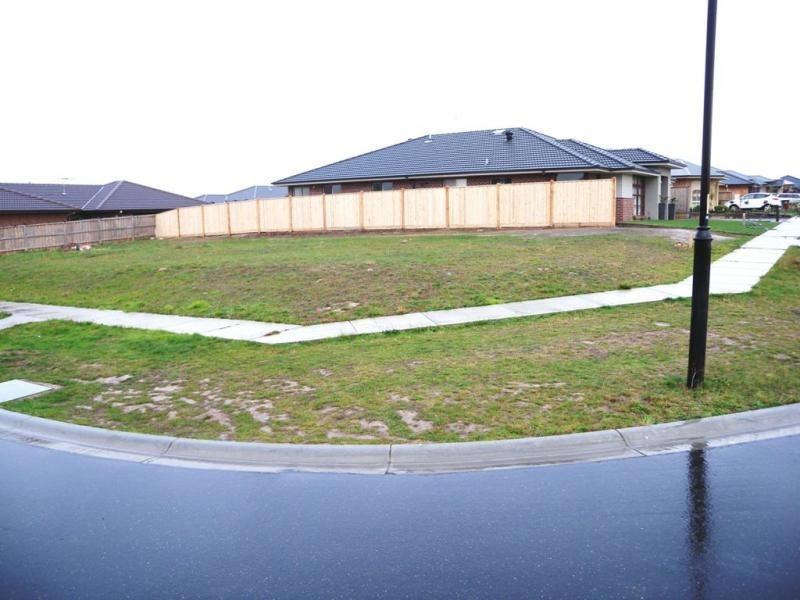 27 Rennison Drive, Cranbourne South VIC 3977