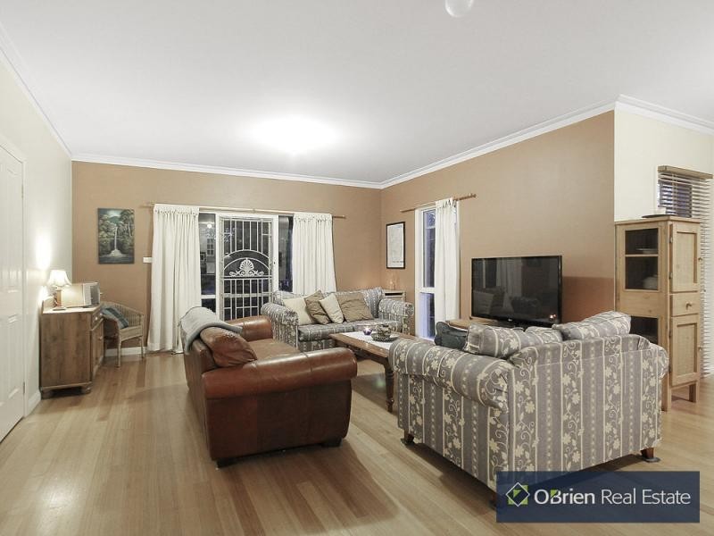 9 Foxglove Court, Cranbourne North VIC 3977