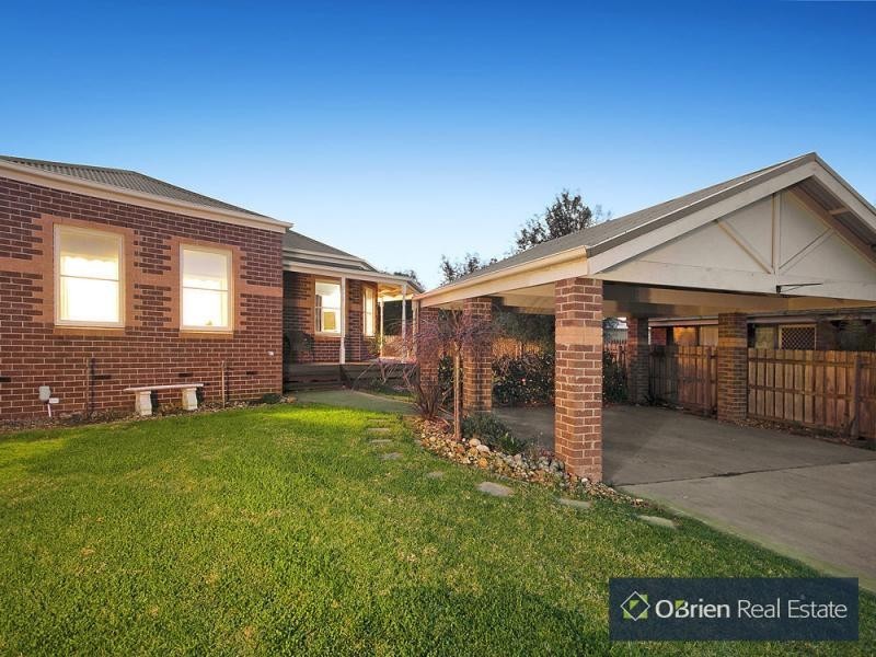 9 Foxglove Court, Cranbourne North VIC 3977