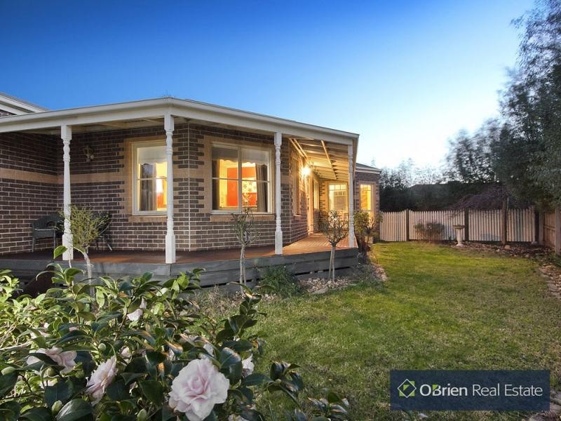 9 Foxglove Court, Cranbourne North VIC 3977