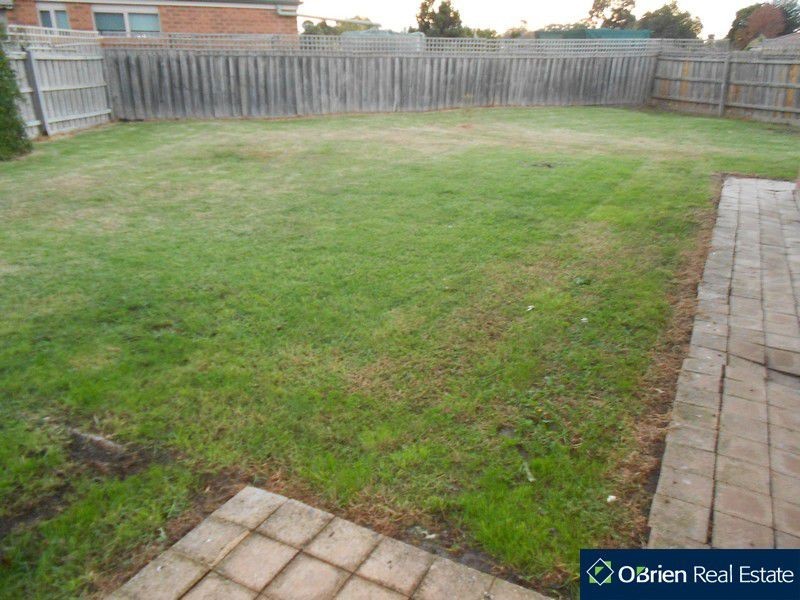 9 Lauren Square, Pakenham VIC 3810