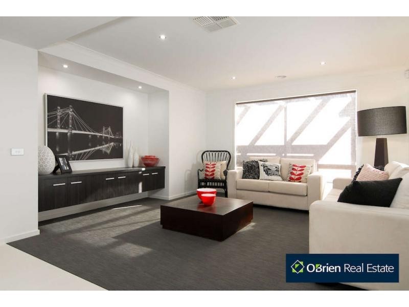 12 John Russell Road, Cranbourne VIC 3977