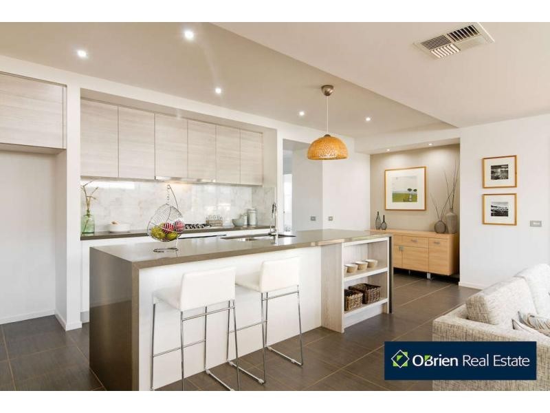 14 John Russell Road, Cranbourne VIC 3977