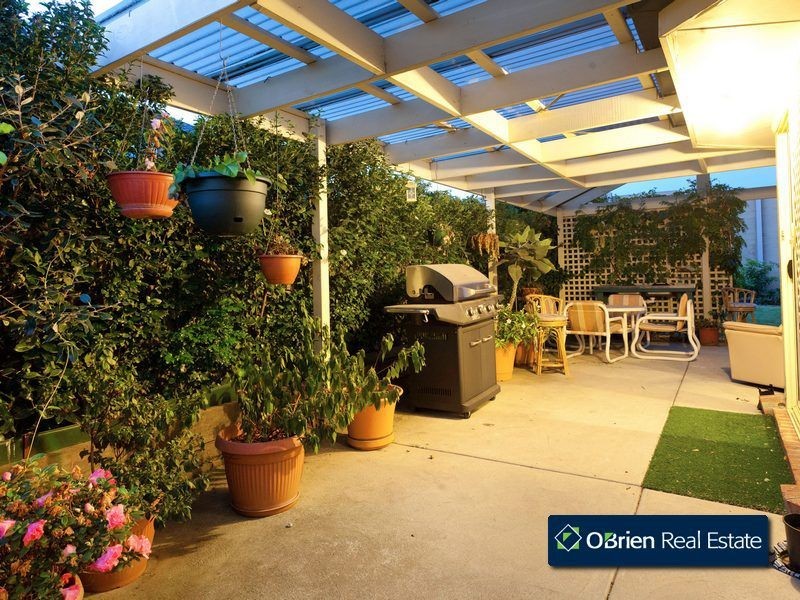 84 Earlsfield Drive, Berwick VIC 3806