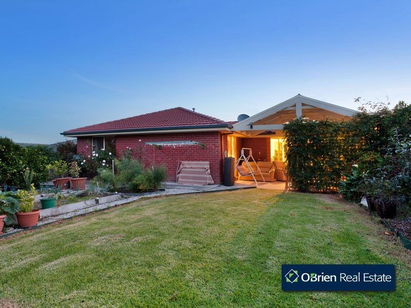 84 Earlsfield Drive, Berwick VIC 3806