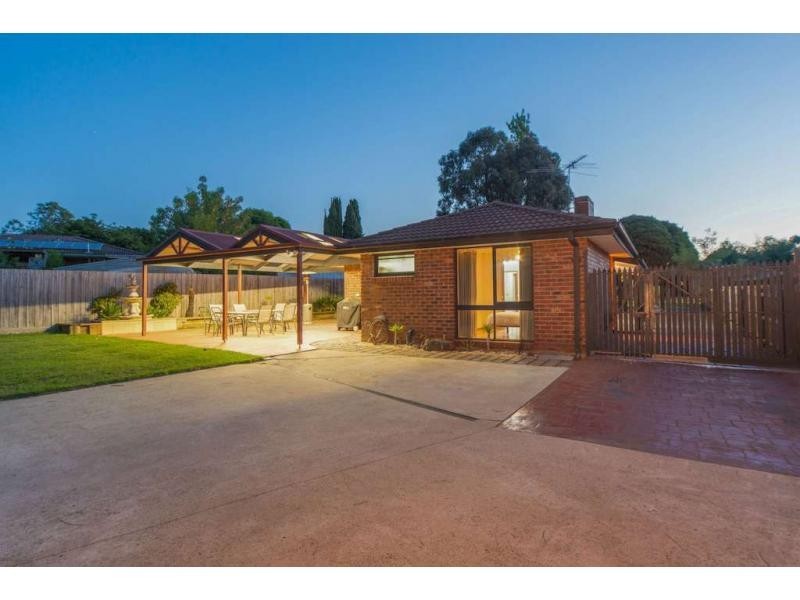 60 Saxonwood Drive, Narre Warren VIC 3805