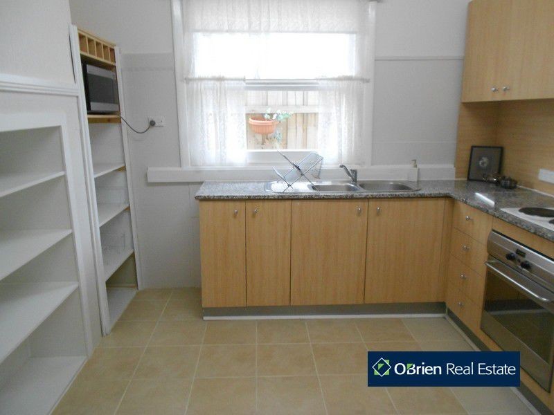 2 Bondi Road, Bonbeach VIC 3196