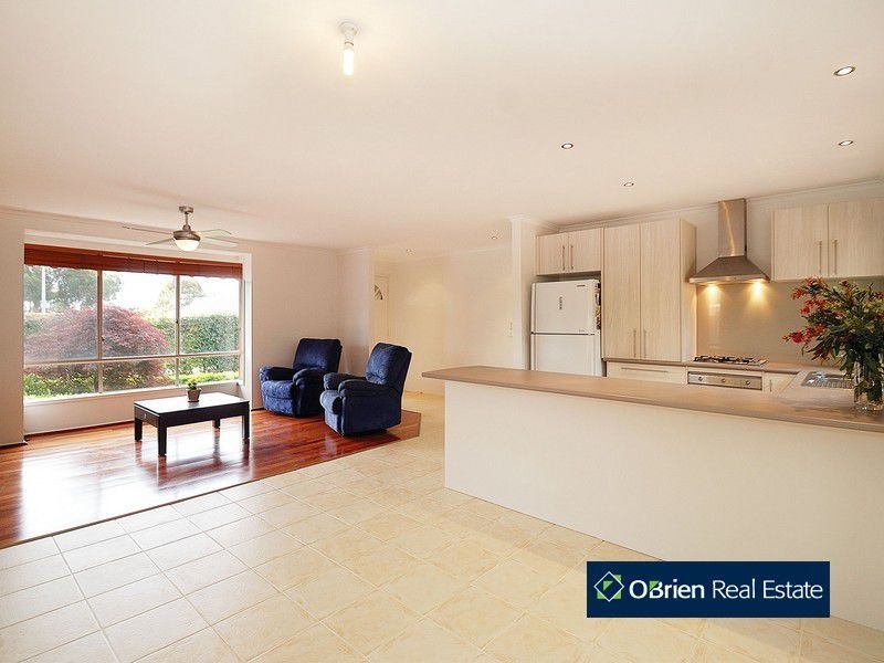 10 Minka Place, Skye VIC 3977