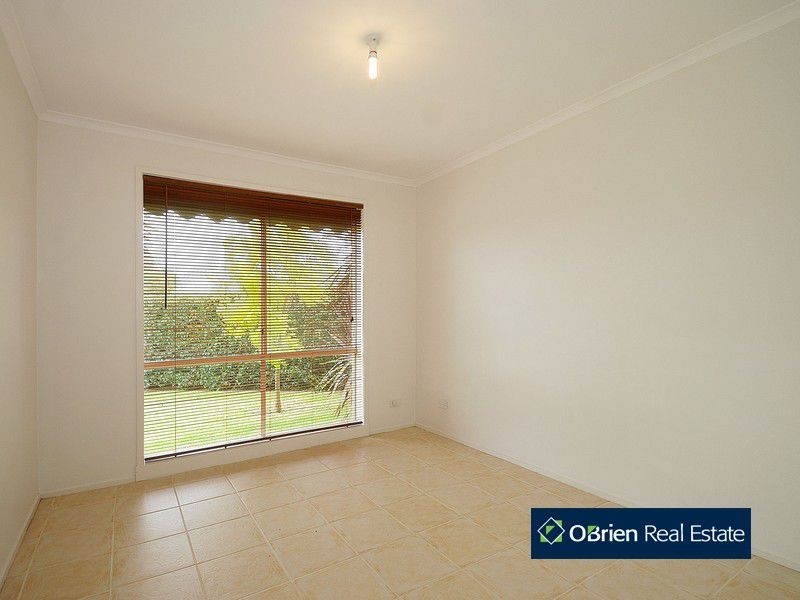 10 Minka Place, Skye VIC 3977