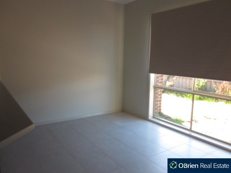 9 Charlbury Crescent, Cranbourne North VIC 3977