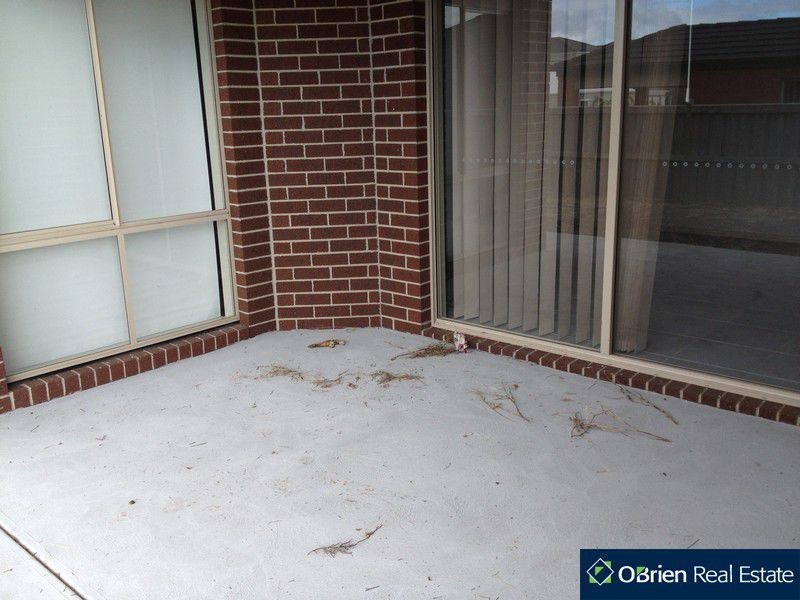 9 Charlbury Crescent, Cranbourne North VIC 3977