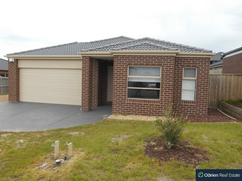 9 Charlbury Crescent, Cranbourne North VIC 3977