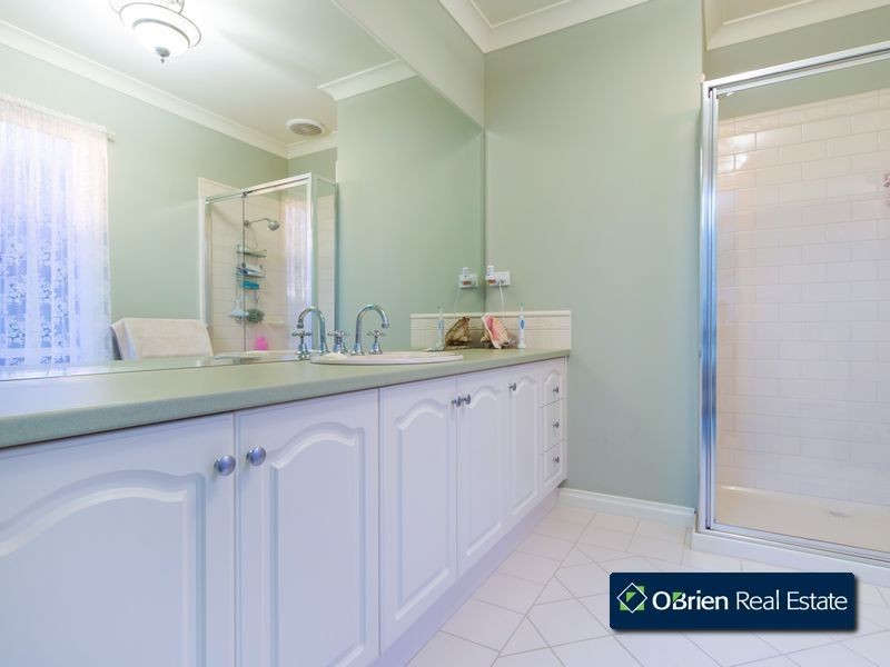 16 Leisurewood Drive, Berwick VIC 3806