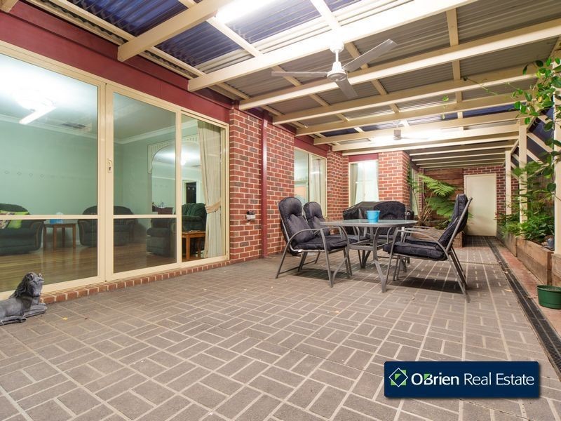 16 Leisurewood Drive, Berwick VIC 3806