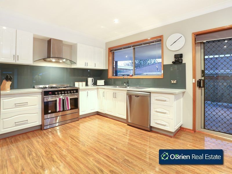 32 Howey Road, Pakenham VIC 3810