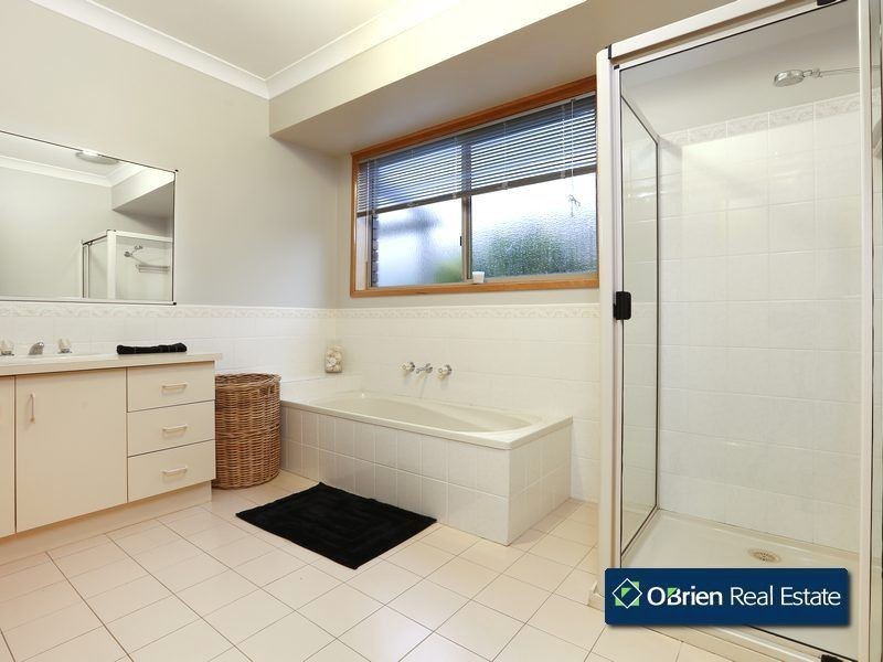 32 Howey Road, Pakenham VIC 3810