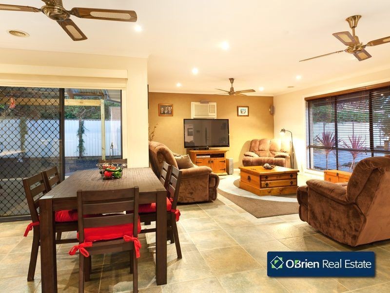 4 Ettrick Place, Berwick VIC 3806