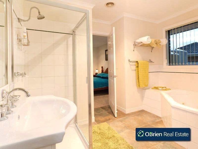 4 Ettrick Place, Berwick VIC 3806