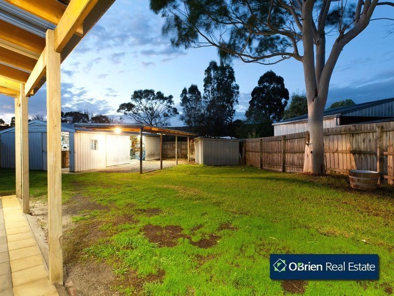 4 Ettrick Place, Berwick VIC 3806