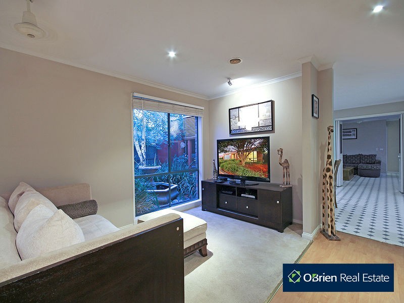 106 Oakgrove Drive, Narre Warren South VIC 3805