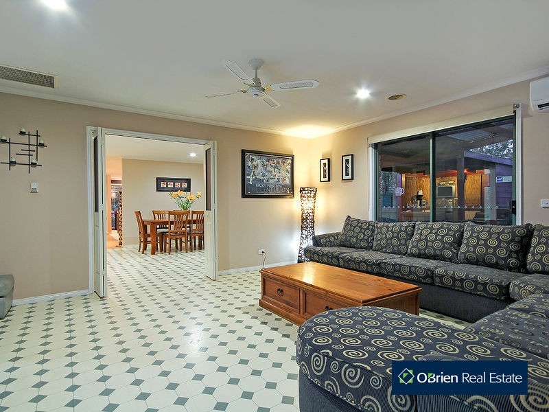 106 Oakgrove Drive, Narre Warren South VIC 3805