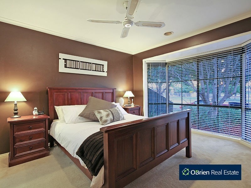 106 Oakgrove Drive, Narre Warren South VIC 3805