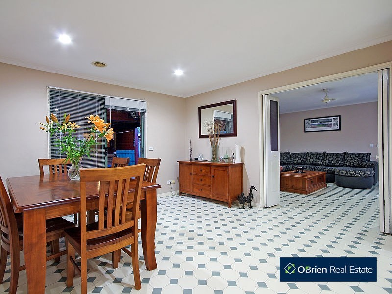 106 Oakgrove Drive, Narre Warren South VIC 3805