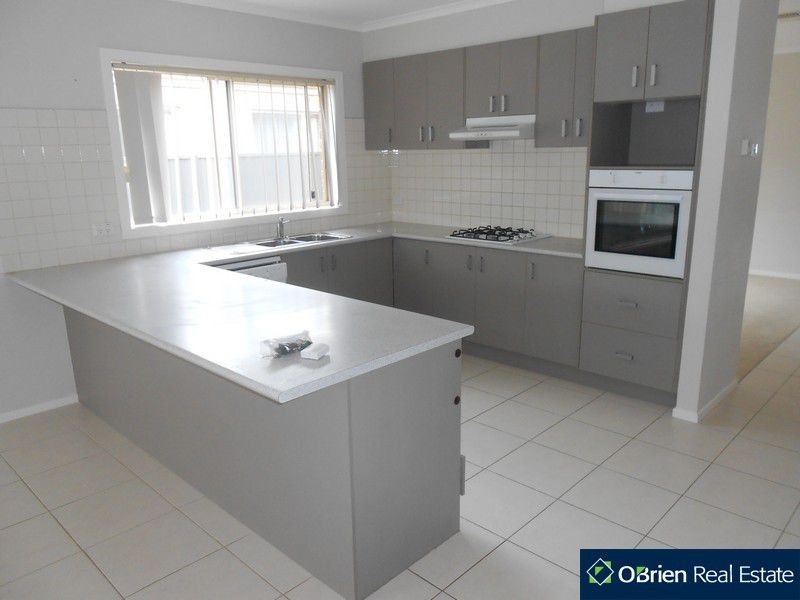 29 Everly Circuit, Pakenham VIC 3810