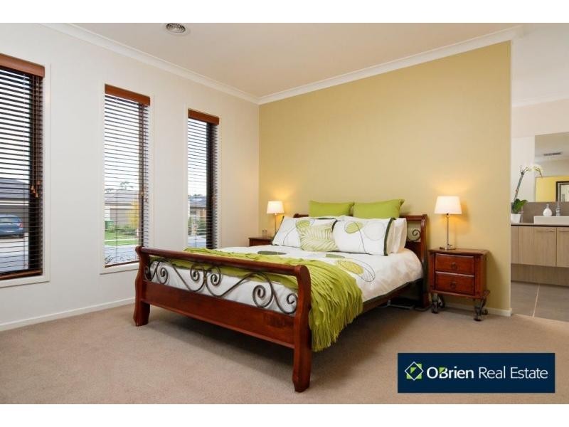 5 Devine Drive, Pakenham VIC 3810