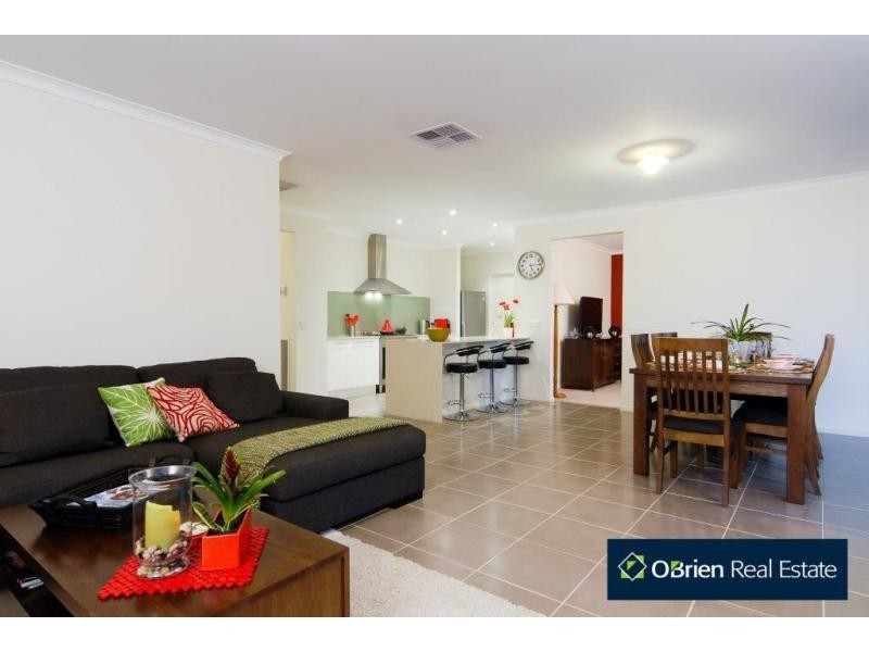 5 Devine Drive, Pakenham VIC 3810