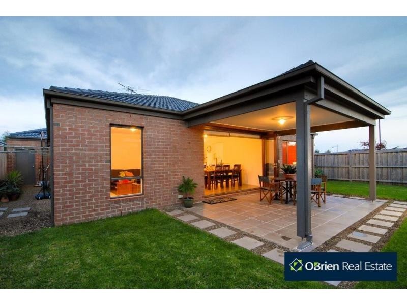 5 Devine Drive, Pakenham VIC 3810
