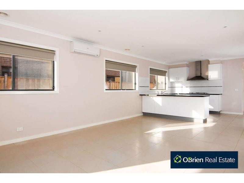 10 Howe Way, Cranbourne East VIC 3977