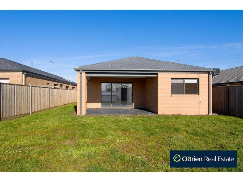 10 Howe Way, Cranbourne East VIC 3977