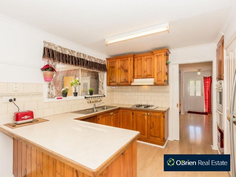 12 Douglas Court, Cranbourne West VIC 3977