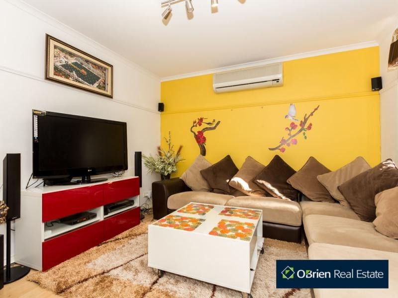 12 Douglas Court, Cranbourne West VIC 3977
