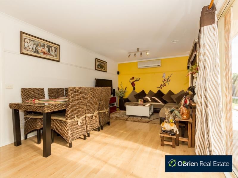 12 Douglas Court, Cranbourne West VIC 3977