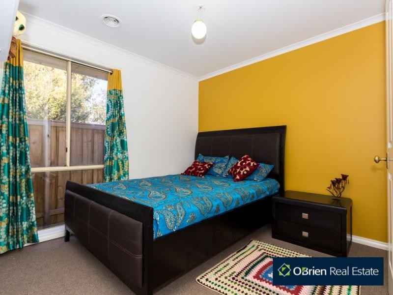 12 Douglas Court, Cranbourne West VIC 3977