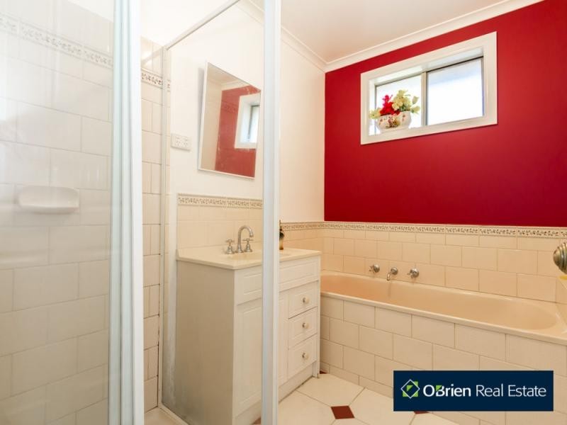 12 Douglas Court, Cranbourne West VIC 3977
