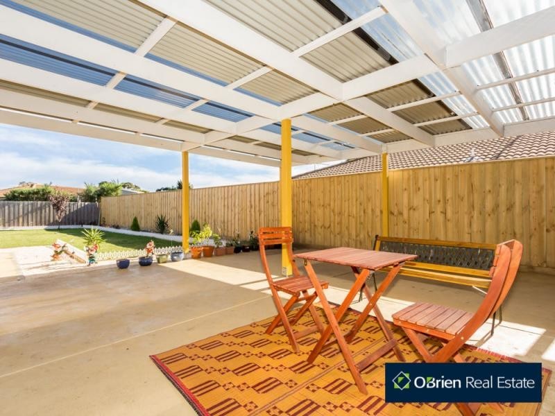 12 Douglas Court, Cranbourne West VIC 3977