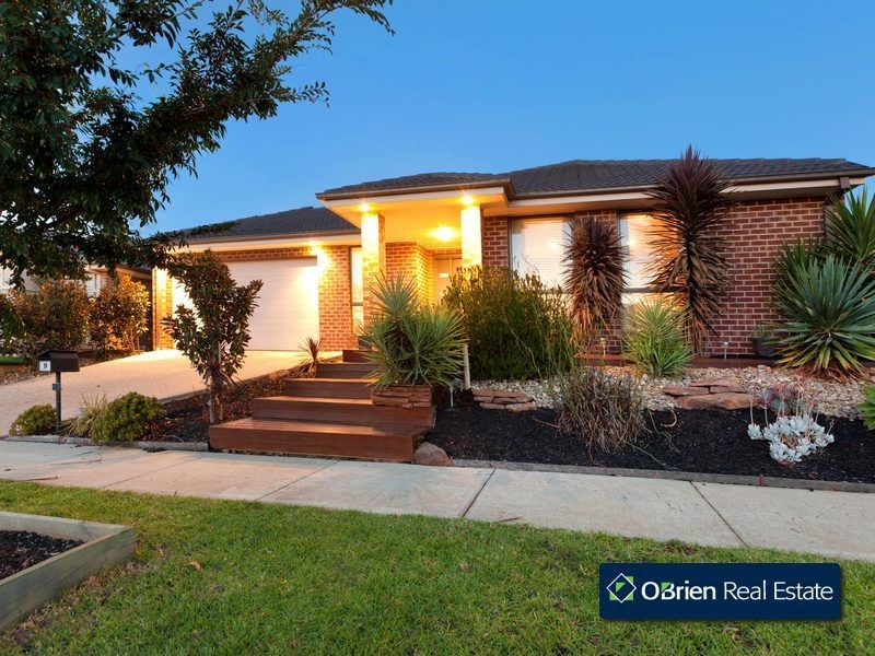 9 Luscombe Court, Berwick VIC 3806