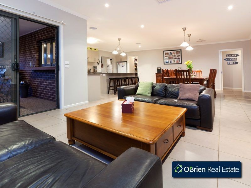 9 Luscombe Court, Berwick VIC 3806