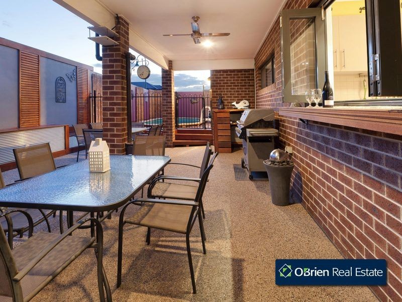 9 Luscombe Court, Berwick VIC 3806