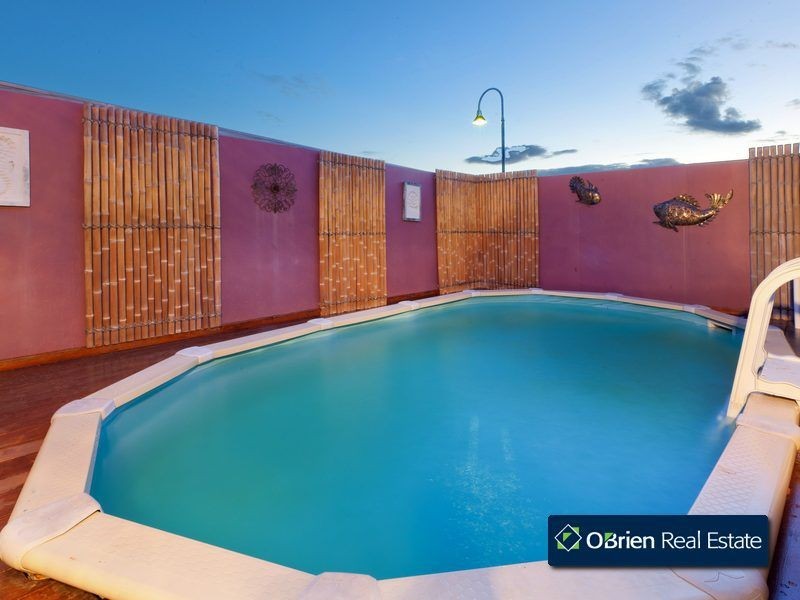 9 Luscombe Court, Berwick VIC 3806